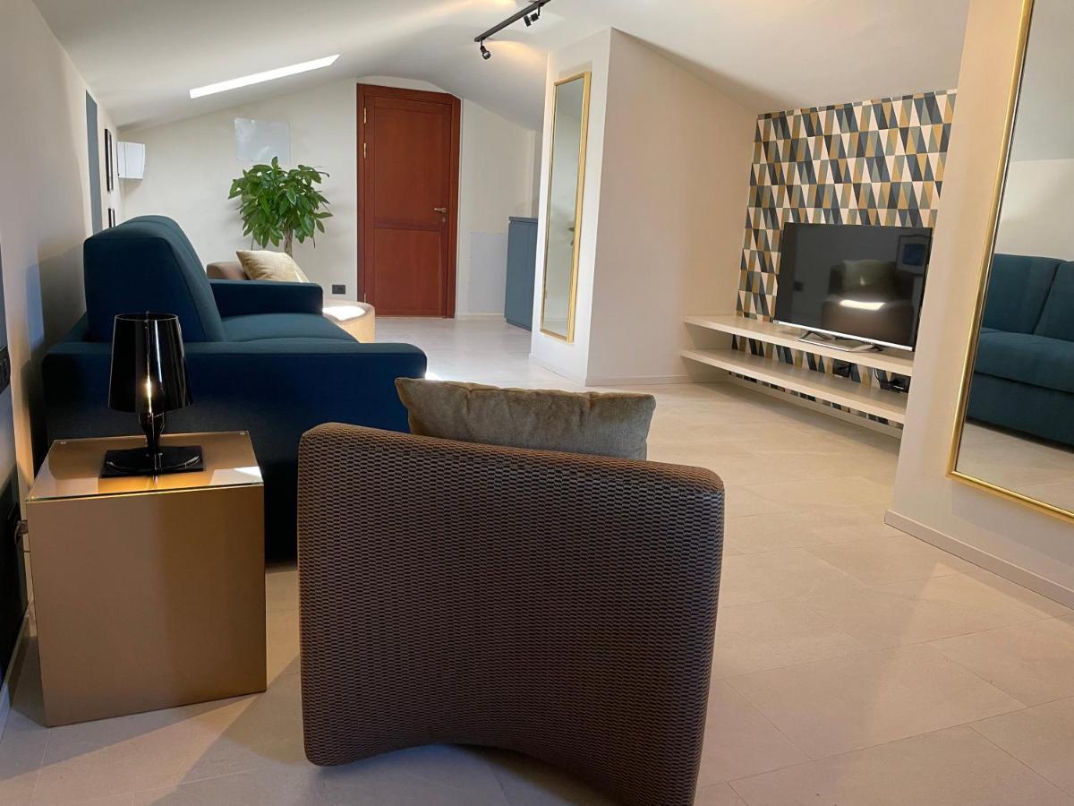 לינה וארוחת בוקר Villa Guardia Casa Ceruti מראה חיצוני תמונה
