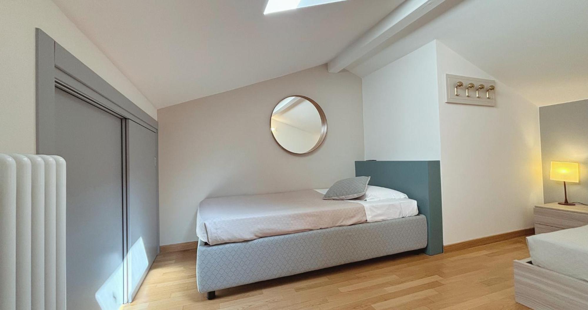 לינה וארוחת בוקר Villa Guardia Casa Ceruti מראה חיצוני תמונה